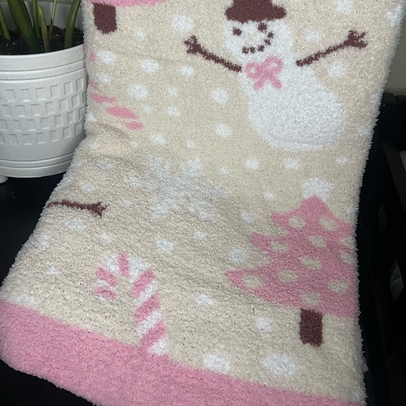 NEW Cupcakes and Cashmere Pink & Tan Christmas Snowman Throw Blanket - Picture 5 of 7